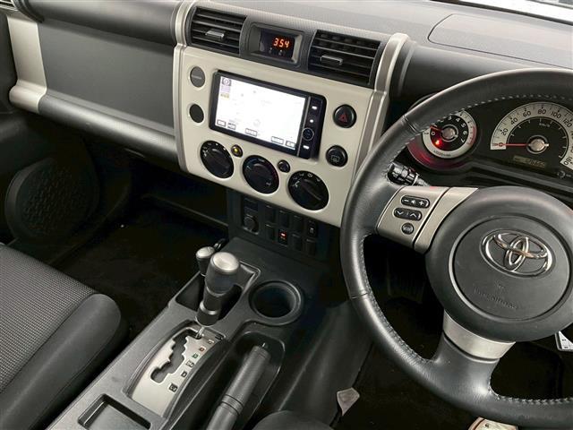 ＦＪクルーザー カラーパッケージ　クルーズコントロール　バックカメラ　ＥＴＣ　純正ＨＤＤナビ　ＢＴ／フルセグＴＶ／ＣＤ／ＤＶＤ　バックフォグランプ　ステアリングリモコン　ドライブレコーダー　コーナーセンサー（3枚目）