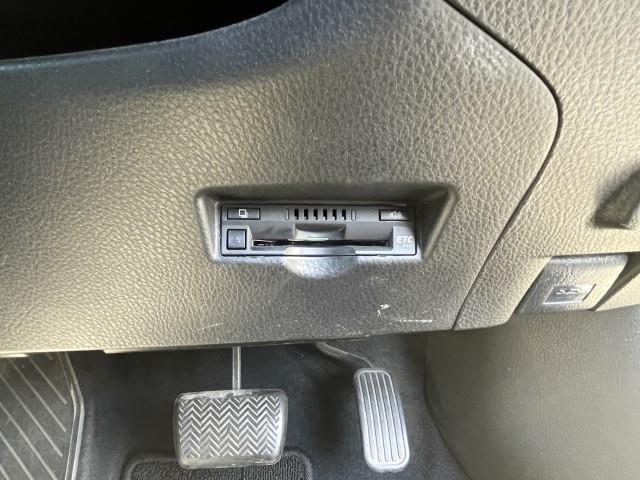Ｃ－ＨＲ Ｇ　純正ＳＤナビ　フルセグＴＶ　レーダークルーズコントロール　シートヒーター　バックカメラ　ＢＳＭ　衝突軽減ブレーキ　レーンキープアシスト　ビルドインＥＴＣ　純正１８インチアルミホイール（9枚目）