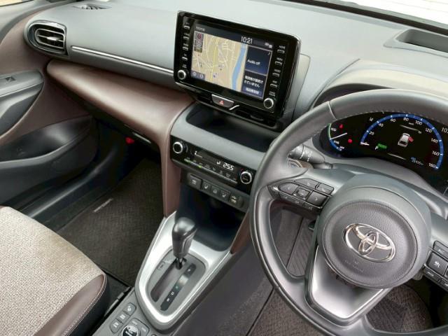 ヤリスクロス ハイブリッドZ 純正ディスプレイオーディオ フルセグTV/CD/DVD/Bluetooth 全方位カメラ レーダークルーズコントロール シートヒーター BSM HUD オートハイビーム LEDヘッドライト(3枚目)
