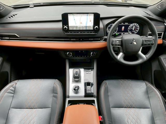 アウトランダーＰＨＥＶ Ｐ　純正９インチナビ　フルセグＴＶ　全方位カメラ　ＢＯＳＥサウンド　ミラー一体ドライブレコーダー　ステアリングヒーター　パドルシフト　レーダークルーズコントロール　ＢＳＭ　ＨＵＤ　ＡＶＨ（2枚目）