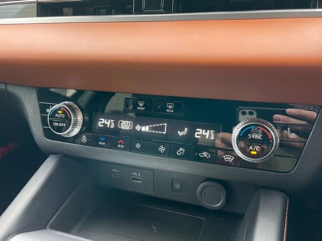 アウトランダーＰＨＥＶ Ｐ　純正９インチナビ　フルセグＴＶ　全方位カメラ　ＢＯＳＥサウンド　ミラー一体ドライブレコーダー　ステアリングヒーター　パドルシフト　レーダークルーズコントロール　ＢＳＭ　ＨＵＤ　ＡＶＨ（7枚目）