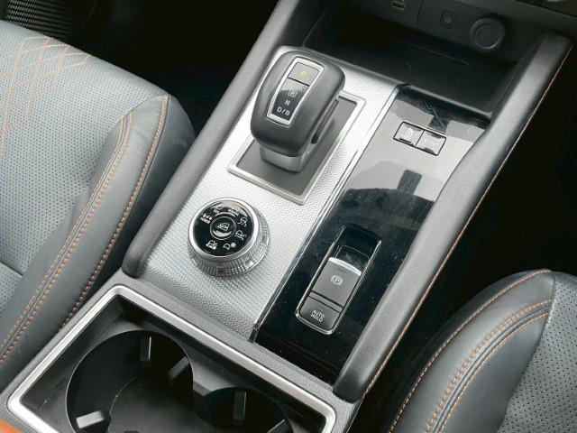 アウトランダーＰＨＥＶ Ｐ　純正９インチナビ　フルセグＴＶ　全方位カメラ　ＢＯＳＥサウンド　ミラー一体ドライブレコーダー　ステアリングヒーター　パドルシフト　レーダークルーズコントロール　ＢＳＭ　ＨＵＤ　ＡＶＨ（8枚目）