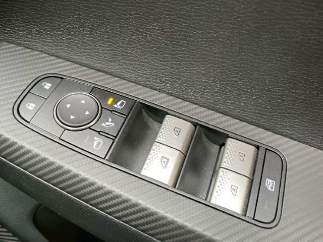 アウトランダーＰＨＥＶ Ｐ　純正９インチナビ　フルセグＴＶ　全方位カメラ　ＢＯＳＥサウンド　ミラー一体ドライブレコーダー　ステアリングヒーター　パドルシフト　レーダークルーズコントロール　ＢＳＭ　ＨＵＤ　ＡＶＨ（10枚目）