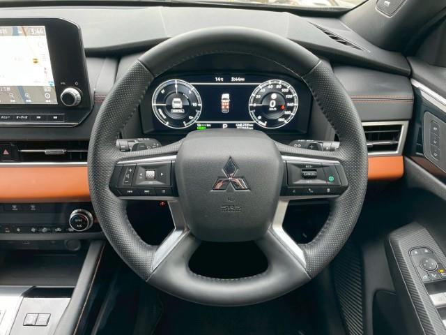 アウトランダーＰＨＥＶ Ｐ　純正９インチナビ　フルセグＴＶ　全方位カメラ　ＢＯＳＥサウンド　ミラー一体ドライブレコーダー　ステアリングヒーター　パドルシフト　レーダークルーズコントロール　ＢＳＭ　ＨＵＤ　ＡＶＨ（13枚目）