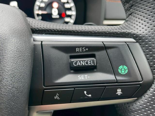 アウトランダーＰＨＥＶ Ｐ　純正９インチナビ　フルセグＴＶ　全方位カメラ　ＢＯＳＥサウンド　ミラー一体ドライブレコーダー　ステアリングヒーター　パドルシフト　レーダークルーズコントロール　ＢＳＭ　ＨＵＤ　ＡＶＨ（15枚目）