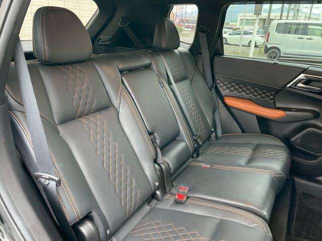 アウトランダーＰＨＥＶ Ｐ　純正９インチナビ　フルセグＴＶ　全方位カメラ　ＢＯＳＥサウンド　ミラー一体ドライブレコーダー　ステアリングヒーター　パドルシフト　レーダークルーズコントロール　ＢＳＭ　ＨＵＤ　ＡＶＨ（23枚目）