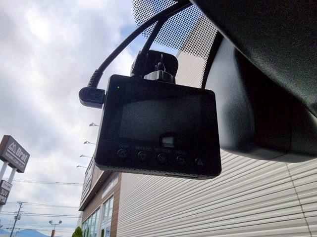 レガシィアウトバック リミテッド　純正メモリーナビ　レーダークルーズコントロール　前後ドライブレコーダー　パドルシフト　ステアリングヒーター　Ｘ－ＭＯＤＥ　シートヒーター　フルセグＴＶ　ＢＳＭ　ＳＲＨ　ＲＡＢ　フォグライト（13枚目）