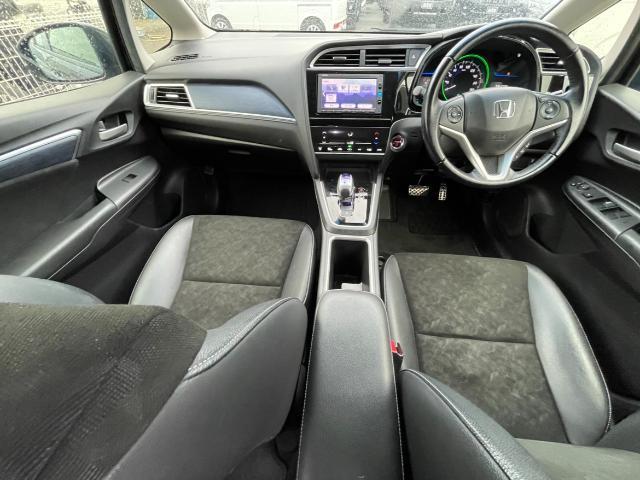 シャトル ハイブリッドX 純正SDナビ フルセグTV/CD/DVD/Bluetooth バックカメラ 4WD LEDヘッドライト パドルシフト クルーズコントロール ETC ハーフレザーシート 純正前方ドライブレコーダー(2枚目)