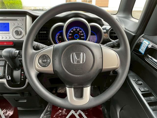 N-BOXカスタム G・Lパッケージ ビークルスタビリティアシスト スペアキー プッシュスタート オートライト HIDヘッドライト 純正アルミホイール 社外オーディオ ETC 左側パワースライドドア アイドリングストップ(8枚目)