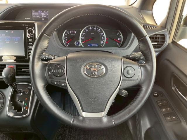 ヴォクシー Ｖ　１５ＡＷ　モンツァ　ハイブロック　ターマー　モンスタＲ／Ｔハイブリッド　ＴＯＹＯＴＡエンブレム　ニューペイント：ナチュラルベージュマイカメタリック　オートマチックハイビーム　純正ＳＤナビ　フルセグ（3枚目）