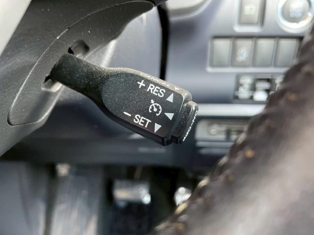 ヴォクシー Ｖ　１５ＡＷ　モンツァ　ハイブロック　ターマー　モンスタＲ／Ｔハイブリッド　ＴＯＹＯＴＡエンブレム　ニューペイント：ナチュラルベージュマイカメタリック　オートマチックハイビーム　純正ＳＤナビ　フルセグ（7枚目）