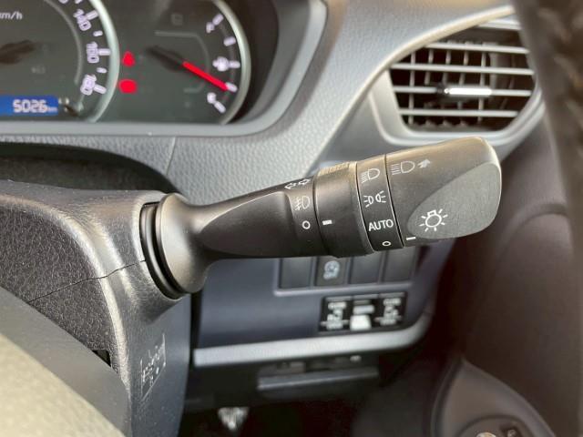 ヴォクシー Ｖ　１５ＡＷ　モンツァ　ハイブロック　ターマー　モンスタＲ／Ｔハイブリッド　ＴＯＹＯＴＡエンブレム　ニューペイント：ナチュラルベージュマイカメタリック　オートマチックハイビーム　純正ＳＤナビ　フルセグ（8枚目）