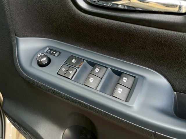 ヴォクシー Ｖ　１５ＡＷ　モンツァ　ハイブロック　ターマー　モンスタＲ／Ｔハイブリッド　ＴＯＹＯＴＡエンブレム　ニューペイント：ナチュラルベージュマイカメタリック　オートマチックハイビーム　純正ＳＤナビ　フルセグ（18枚目）