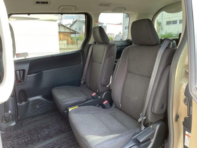 ヴォクシー Ｖ　１５ＡＷ　モンツァ　ハイブロック　ターマー　モンスタＲ／Ｔハイブリッド　ＴＯＹＯＴＡエンブレム　ニューペイント：ナチュラルベージュマイカメタリック　オートマチックハイビーム　純正ＳＤナビ　フルセグ（22枚目）