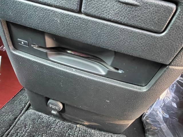 エルグランド ２５０ハイウェイスター　純正メモリーナビ　フルセグＴＶ　アラウンドビューモニター　両側パワースライドドア　クルーズコントロール　純正１８インチアルミ　コーナーセンサー　ＬＥＤヘッドライト　ステアリングリモコン（9枚目）