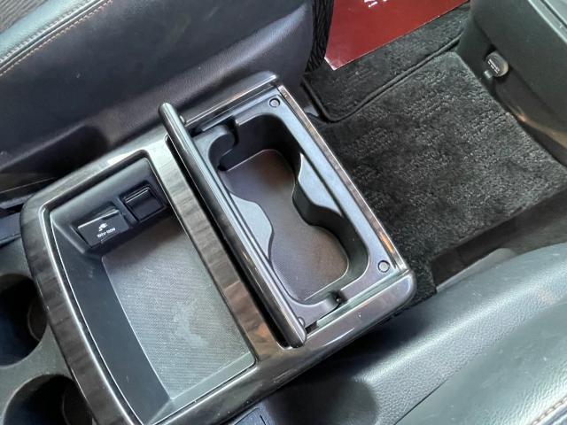 エルグランド ２５０ハイウェイスター　純正メモリーナビ　フルセグＴＶ　アラウンドビューモニター　両側パワースライドドア　クルーズコントロール　純正１８インチアルミ　コーナーセンサー　ＬＥＤヘッドライト　ステアリングリモコン（10枚目）