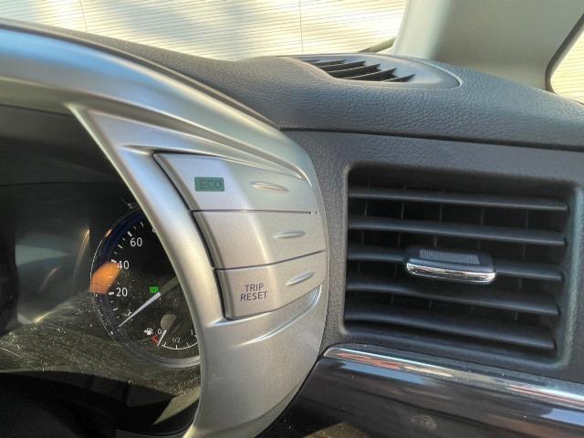 エルグランド ２５０ハイウェイスター　純正メモリーナビ　フルセグＴＶ　アラウンドビューモニター　両側パワースライドドア　クルーズコントロール　純正１８インチアルミ　コーナーセンサー　ＬＥＤヘッドライト　ステアリングリモコン（12枚目）