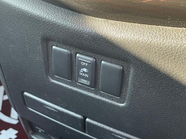 エルグランド ２５０ハイウェイスター　純正メモリーナビ　フルセグＴＶ　アラウンドビューモニター　両側パワースライドドア　クルーズコントロール　純正１８インチアルミ　コーナーセンサー　ＬＥＤヘッドライト　ステアリングリモコン（15枚目）