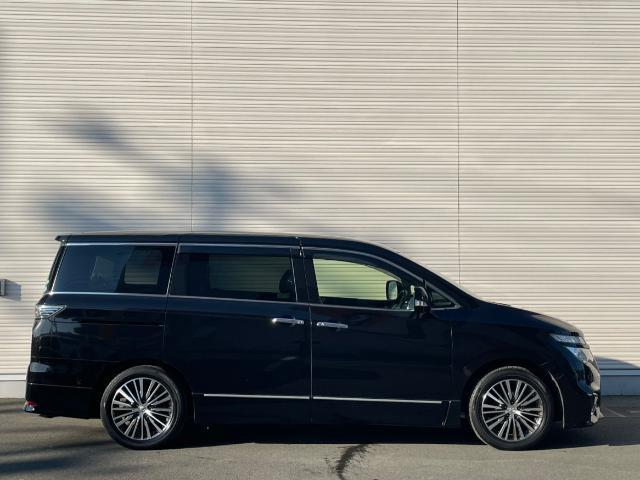 エルグランド ２５０ハイウェイスター　純正メモリーナビ　フルセグＴＶ　アラウンドビューモニター　両側パワースライドドア　クルーズコントロール　純正１８インチアルミ　コーナーセンサー　ＬＥＤヘッドライト　ステアリングリモコン（32枚目）