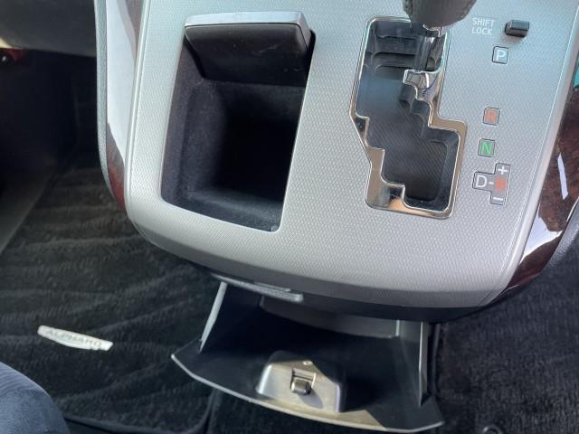 アルファード ２４０Ｓ　アルパインＳＤナビ　フルセグＴＶ　バックカメラ　両側パワースライドドア　エンジンスターター　レーダー探知機　社外１９インチアルミ　クリアランスソナー　フォグライト　電動格納ミラー（9枚目）