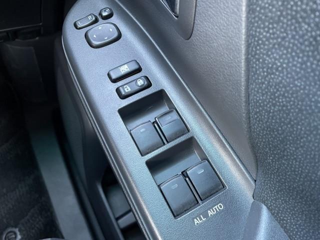 アルファード ２４０Ｓ　アルパインＳＤナビ　フルセグＴＶ　バックカメラ　両側パワースライドドア　エンジンスターター　レーダー探知機　社外１９インチアルミ　クリアランスソナー　フォグライト　電動格納ミラー（11枚目）