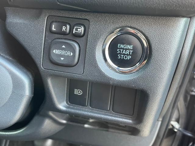 ハイエースバン スーパーGL ダーク プライムII 純正SDナビ グリルガード テールガード ベットキット フリップダウンモニター グッドイヤーホワイトレタータイヤ 衝突軽減ブレーキ レーンキープアシスト 前後ドライブレコーダー ステアリングリモコン(8枚目)