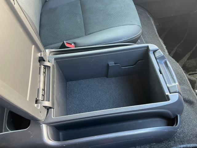 ハイエースバン スーパーGL ダーク プライムII 純正SDナビ グリルガード テールガード ベットキット フリップダウンモニター グッドイヤーホワイトレタータイヤ 衝突軽減ブレーキ レーンキープアシスト 前後ドライブレコーダー ステアリングリモコン(14枚目)