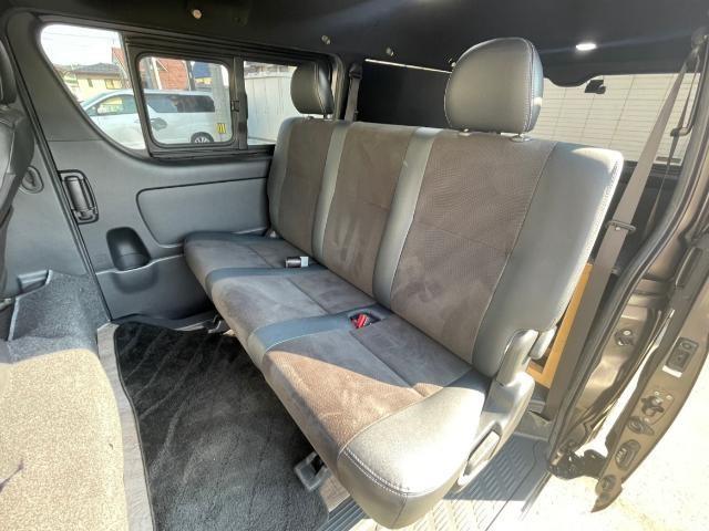 ハイエースバン スーパーGL ダーク プライムII 純正SDナビ グリルガード テールガード ベットキット フリップダウンモニター グッドイヤーホワイトレタータイヤ 衝突軽減ブレーキ レーンキープアシスト 前後ドライブレコーダー ステアリングリモコン(22枚目)