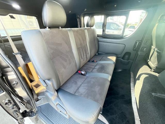 ハイエースバン スーパーGL ダーク プライムII 純正SDナビ グリルガード テールガード ベットキット フリップダウンモニター グッドイヤーホワイトレタータイヤ 衝突軽減ブレーキ レーンキープアシスト 前後ドライブレコーダー ステアリングリモコン(23枚目)