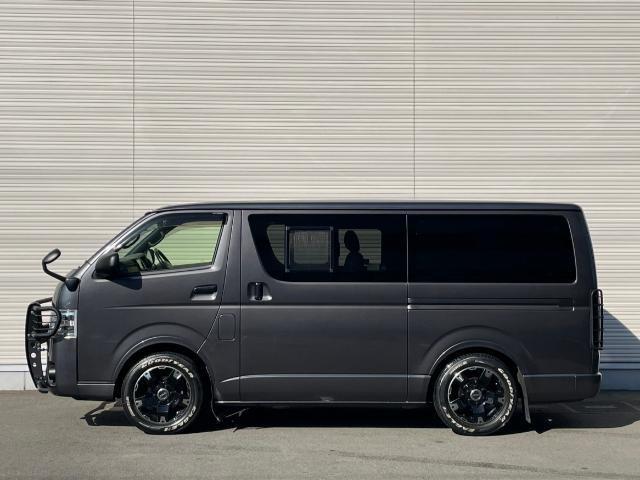 ハイエースバン スーパーGL ダーク プライムII 純正SDナビ グリルガード テールガード ベットキット フリップダウンモニター グッドイヤーホワイトレタータイヤ 衝突軽減ブレーキ レーンキープアシスト 前後ドライブレコーダー ステアリングリモコン(28枚目)