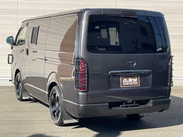 ハイエースバン スーパーGL ダーク プライムII 純正SDナビ グリルガード テールガード ベットキット フリップダウンモニター グッドイヤーホワイトレタータイヤ 衝突軽減ブレーキ レーンキープアシスト 前後ドライブレコーダー ステアリングリモコン(29枚目)