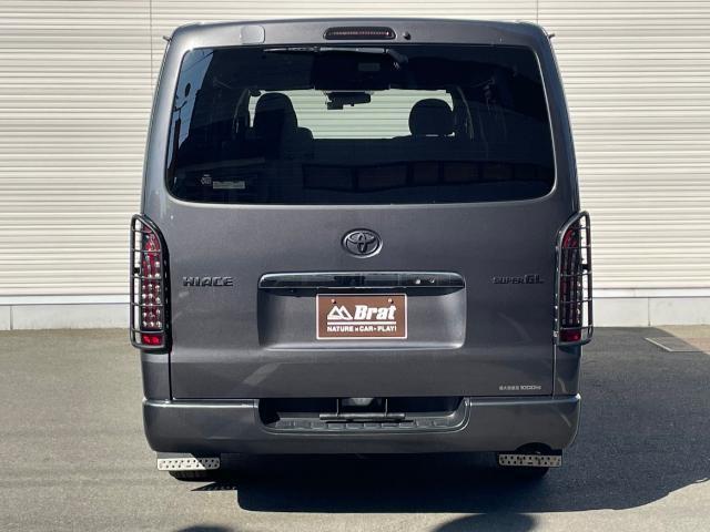 ハイエースバン スーパーGL ダーク プライムII 純正SDナビ グリルガード テールガード ベットキット フリップダウンモニター グッドイヤーホワイトレタータイヤ 衝突軽減ブレーキ レーンキープアシスト 前後ドライブレコーダー ステアリングリモコン(30枚目)