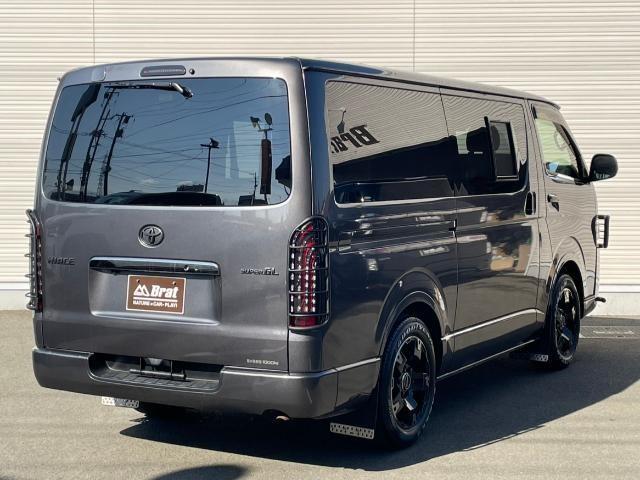 ハイエースバン スーパーGL ダーク プライムII 純正SDナビ グリルガード テールガード ベットキット フリップダウンモニター グッドイヤーホワイトレタータイヤ 衝突軽減ブレーキ レーンキープアシスト 前後ドライブレコーダー ステアリングリモコン(31枚目)