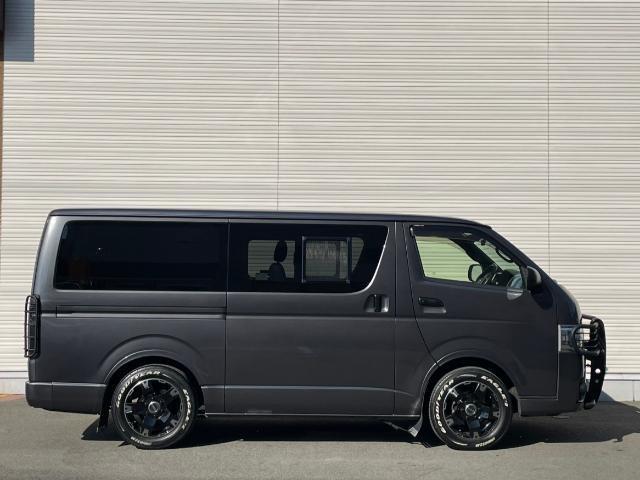 ハイエースバン スーパーGL ダーク プライムII 純正SDナビ グリルガード テールガード ベットキット フリップダウンモニター グッドイヤーホワイトレタータイヤ 衝突軽減ブレーキ レーンキープアシスト 前後ドライブレコーダー ステアリングリモコン(32枚目)