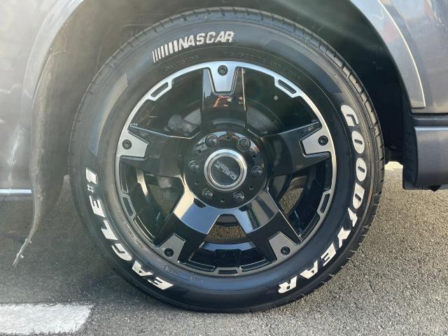 ハイエースバン スーパーGL ダーク プライムII 純正SDナビ グリルガード テールガード ベットキット フリップダウンモニター グッドイヤーホワイトレタータイヤ 衝突軽減ブレーキ レーンキープアシスト 前後ドライブレコーダー ステアリングリモコン(37枚目)