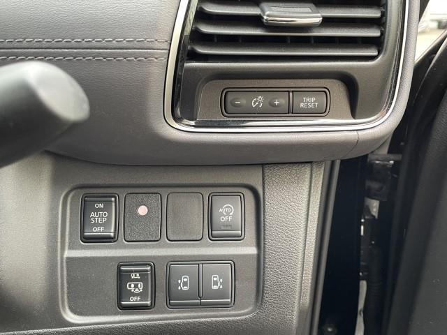 セレナ ハイウェイスターV プロパイロット 電動サイドステップ BSM フリップダウンモニター 両側パワースライドドア 純正10インチSDナビ アラウンドビューモニター パーキングアシスト ETC(13枚目)