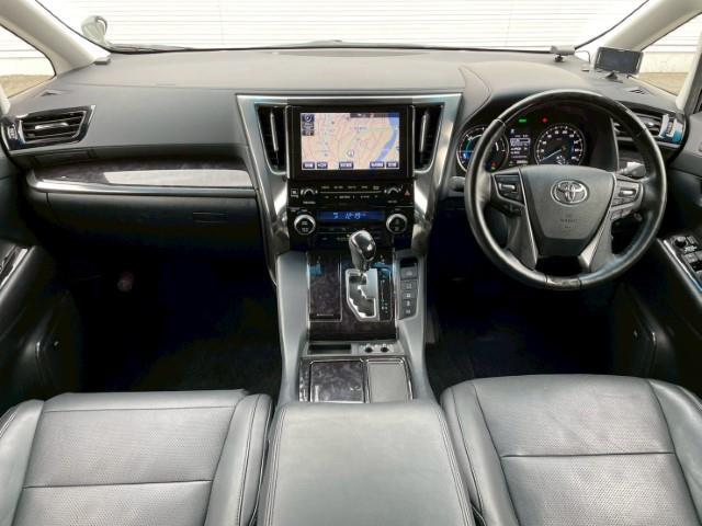 アルファードハイブリッド ＳＲ　Ｃパッケージ　両側パワースライドドア　社外セキュリティ　フリップダウンモニター　プリクラッシュセーフティ　レーンキープアシスト　ＲＣＴＡ　デジタルインナーミラー　パーキングアシスト　ステアリングヒーター（2枚目）