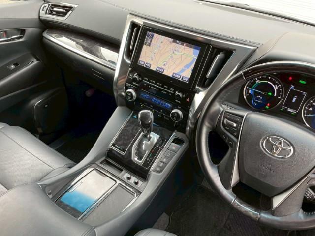 アルファードハイブリッド ＳＲ　Ｃパッケージ　両側パワースライドドア　社外セキュリティ　フリップダウンモニター　プリクラッシュセーフティ　レーンキープアシスト　ＲＣＴＡ　デジタルインナーミラー　パーキングアシスト　ステアリングヒーター（3枚目）