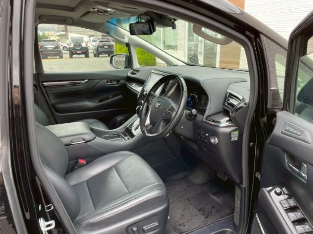 アルファードハイブリッド ＳＲ　Ｃパッケージ　両側パワースライドドア　社外セキュリティ　フリップダウンモニター　プリクラッシュセーフティ　レーンキープアシスト　ＲＣＴＡ　デジタルインナーミラー　パーキングアシスト　ステアリングヒーター（22枚目）