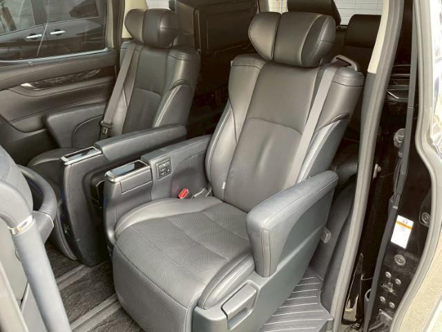 アルファードハイブリッド ＳＲ　Ｃパッケージ　両側パワースライドドア　社外セキュリティ　フリップダウンモニター　プリクラッシュセーフティ　レーンキープアシスト　ＲＣＴＡ　デジタルインナーミラー　パーキングアシスト　ステアリングヒーター（24枚目）