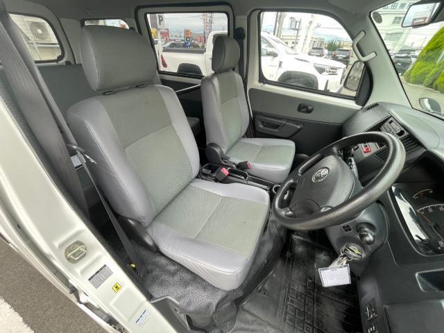 タウンエースバン ＧＬ　前後ドライブレコーダー　センターデフロック　純正ラバーマット　ＥＴＣ　純正オーディオ　リアフォグライト（15枚目）