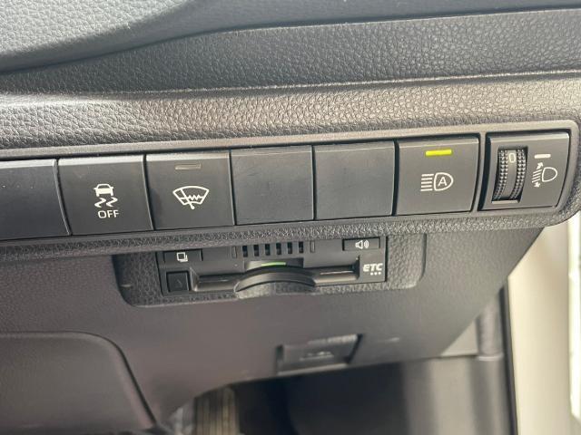 カローラスポーツ Ｇ　Ｘ　モデリスタエアロ　社外ＳＤナビ　ＣＤ／ＤＶＤ／ＢＴ／フルセグＴＶ　バックカメラ　純正ラバーマット　ドライブモード切替　ワイパーデアイサー　電動パーキンググブレーキ　純正エンジンスターター　ＥＴＣ（10枚目）