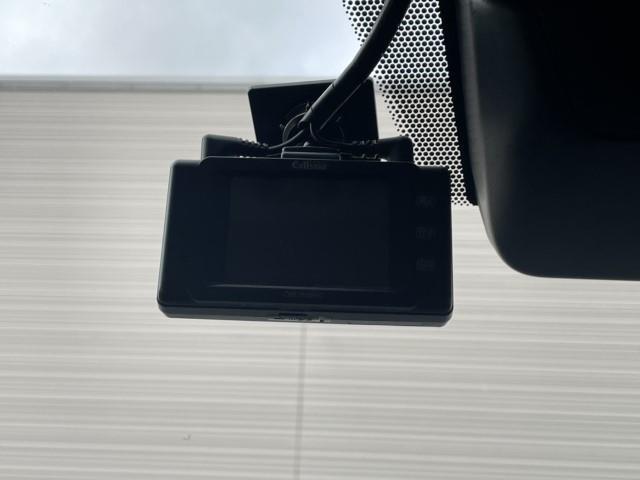 レジアスエースバン スーパーＧＬ　ダークプライム　社外メモリーナビ　フルセグＴＶ　バックカメラ　ＬＥＤヘッドライト　フロントスポイラー　オーバーフェンダー　シートカバー　前後ドライブレコーダー　ＬＥＤテールライト　ビルドインＥＴＣ（16枚目）