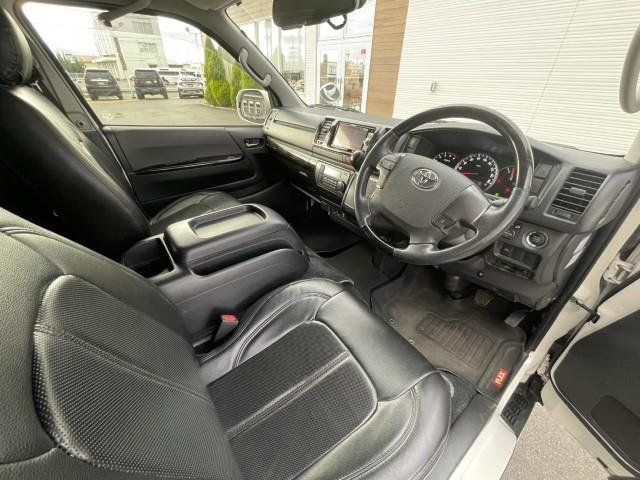 レジアスエースバン スーパーＧＬ　ダークプライム　社外メモリーナビ　フルセグＴＶ　バックカメラ　ＬＥＤヘッドライト　フロントスポイラー　オーバーフェンダー　シートカバー　前後ドライブレコーダー　ＬＥＤテールライト　ビルドインＥＴＣ（21枚目）