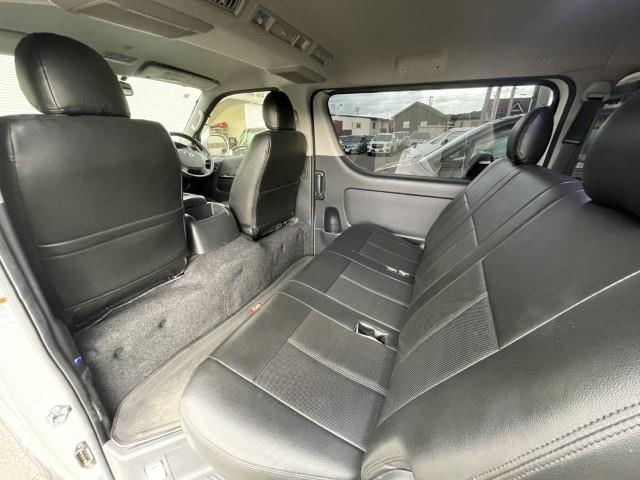 レジアスエースバン スーパーＧＬ　ダークプライム　社外メモリーナビ　フルセグＴＶ　バックカメラ　ＬＥＤヘッドライト　フロントスポイラー　オーバーフェンダー　シートカバー　前後ドライブレコーダー　ＬＥＤテールライト　ビルドインＥＴＣ（26枚目）