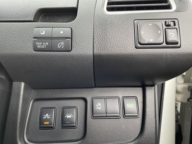 セレナ ハイウェイスター　アドバンスドセーフティパッケージ　４ＷＤ　片側パワースライドドア　クルーズコントロール　電動格納ミラー　バックカメラ　ＷＡＣ　アイドリングストップ　全方位カメラ（8枚目）