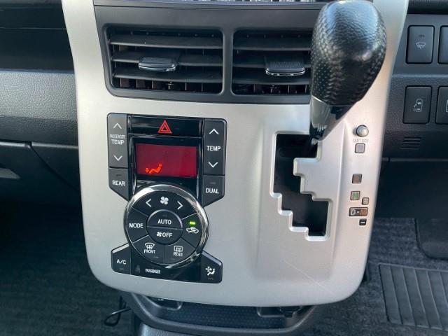 ヴォクシー ＺＳ　社外スピーカー　前方ドラレコ　両側パワースライドドア　ＥＴＣ　４ＷＤ　前席シートヒーター　アルパインナビ　電動格納ミラー（5枚目）