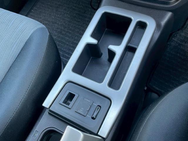 ヴォクシー ＺＳ　社外スピーカー　前方ドラレコ　両側パワースライドドア　ＥＴＣ　４ＷＤ　前席シートヒーター　アルパインナビ　電動格納ミラー（6枚目）