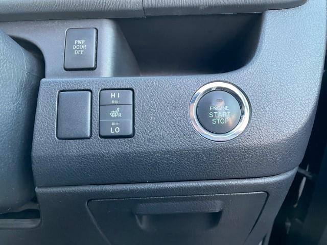 ヴォクシー ＺＳ　社外スピーカー　前方ドラレコ　両側パワースライドドア　ＥＴＣ　４ＷＤ　前席シートヒーター　アルパインナビ　電動格納ミラー（8枚目）
