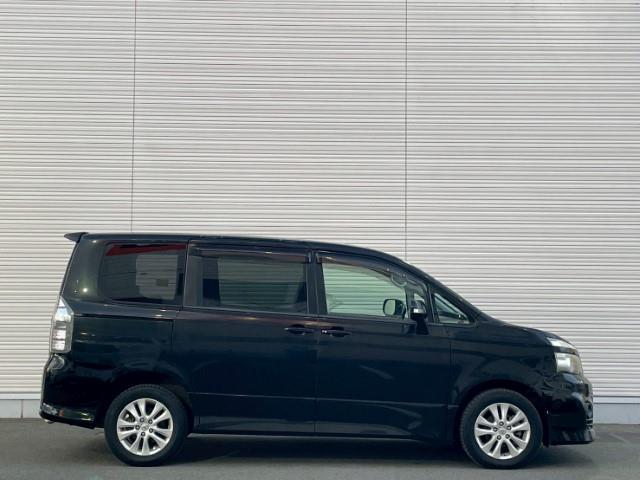 ヴォクシー ＺＳ　社外スピーカー　前方ドラレコ　両側パワースライドドア　ＥＴＣ　４ＷＤ　前席シートヒーター　アルパインナビ　電動格納ミラー（32枚目）